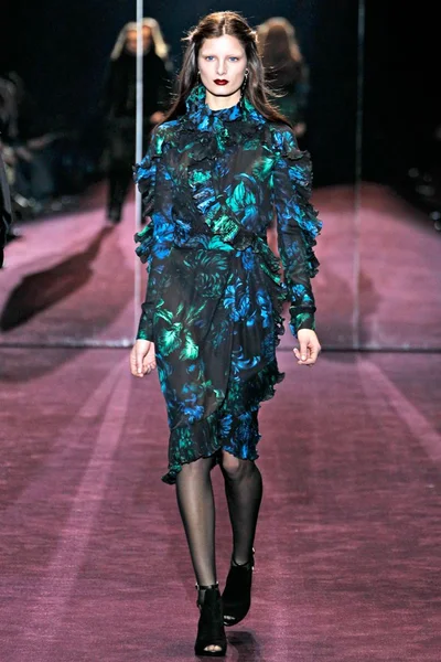 Look 32